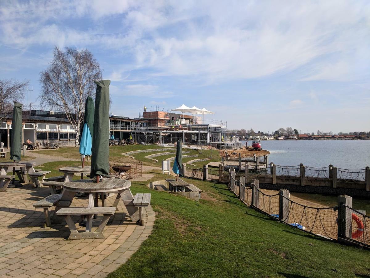 P&D'S Pearl Caravan At Tattershall Lakes Country Park Hotel Bagian luar foto