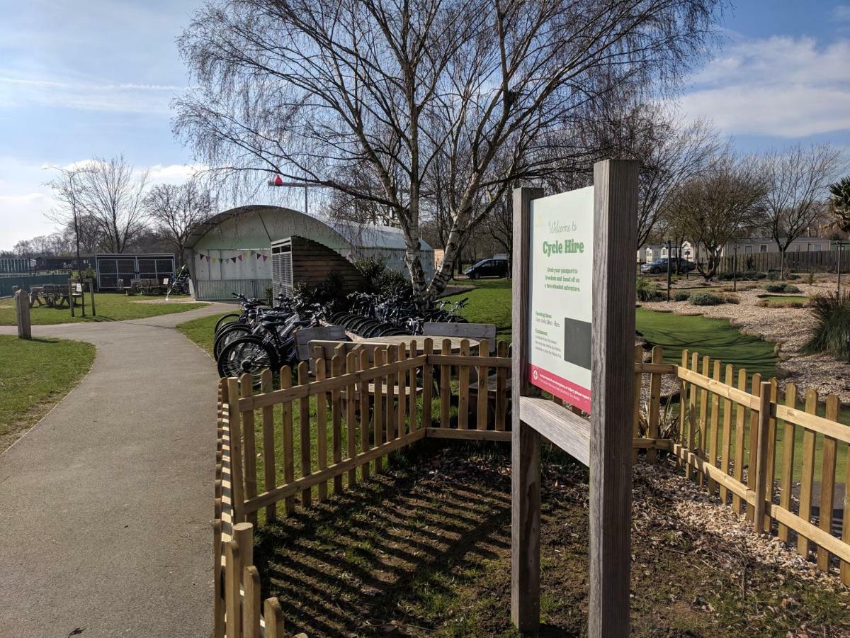 P&D'S Pearl Caravan At Tattershall Lakes Country Park Hotel Bagian luar foto