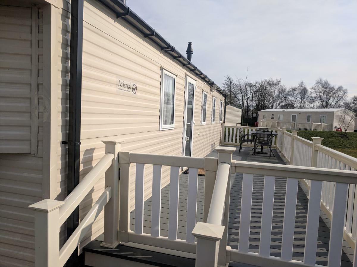 P&D'S Pearl Caravan At Tattershall Lakes Country Park Hotel Bagian luar foto